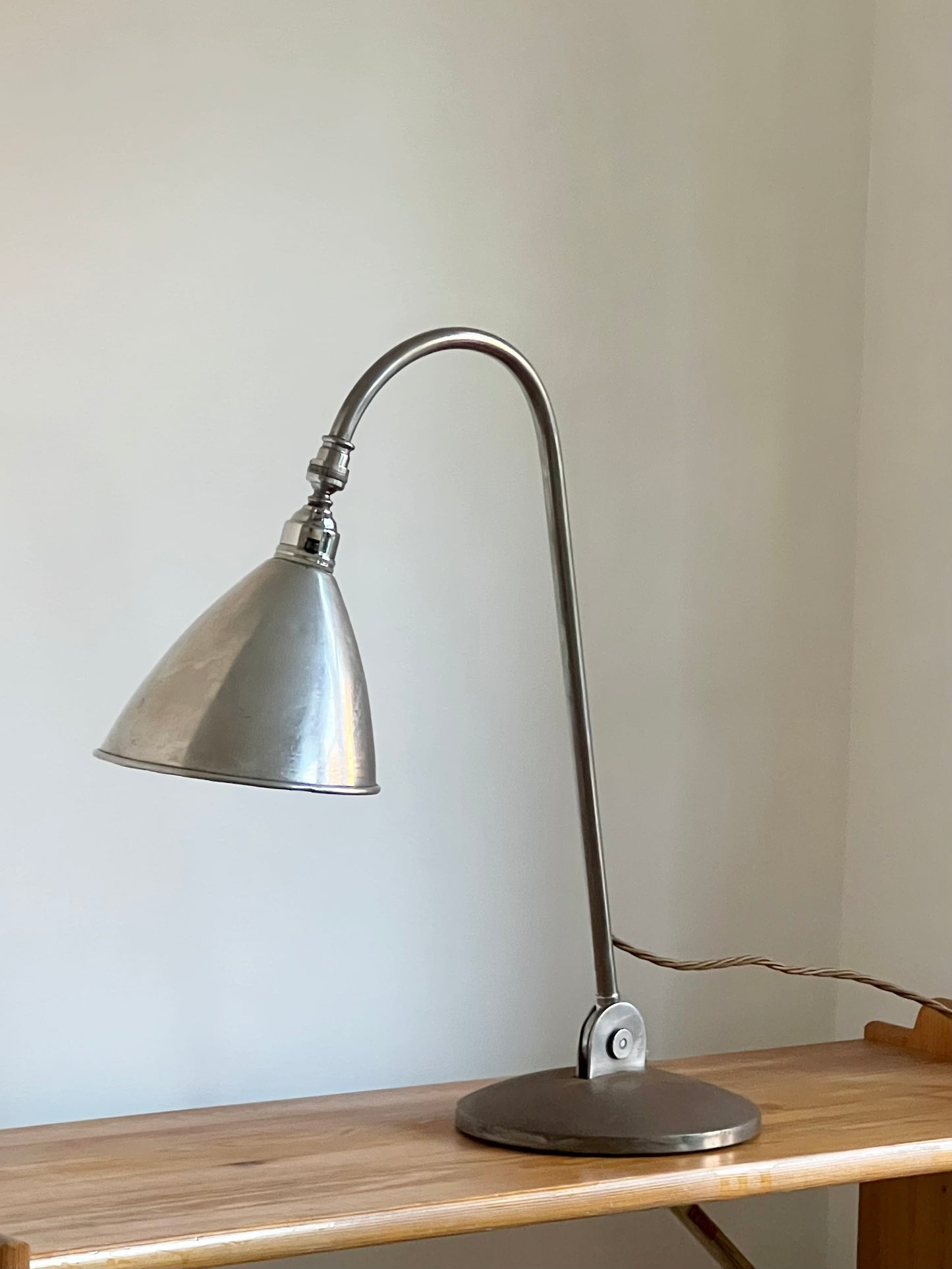 Vintage Early Original Bauhaus Modernist Bestlite BL2 Table Lamp
