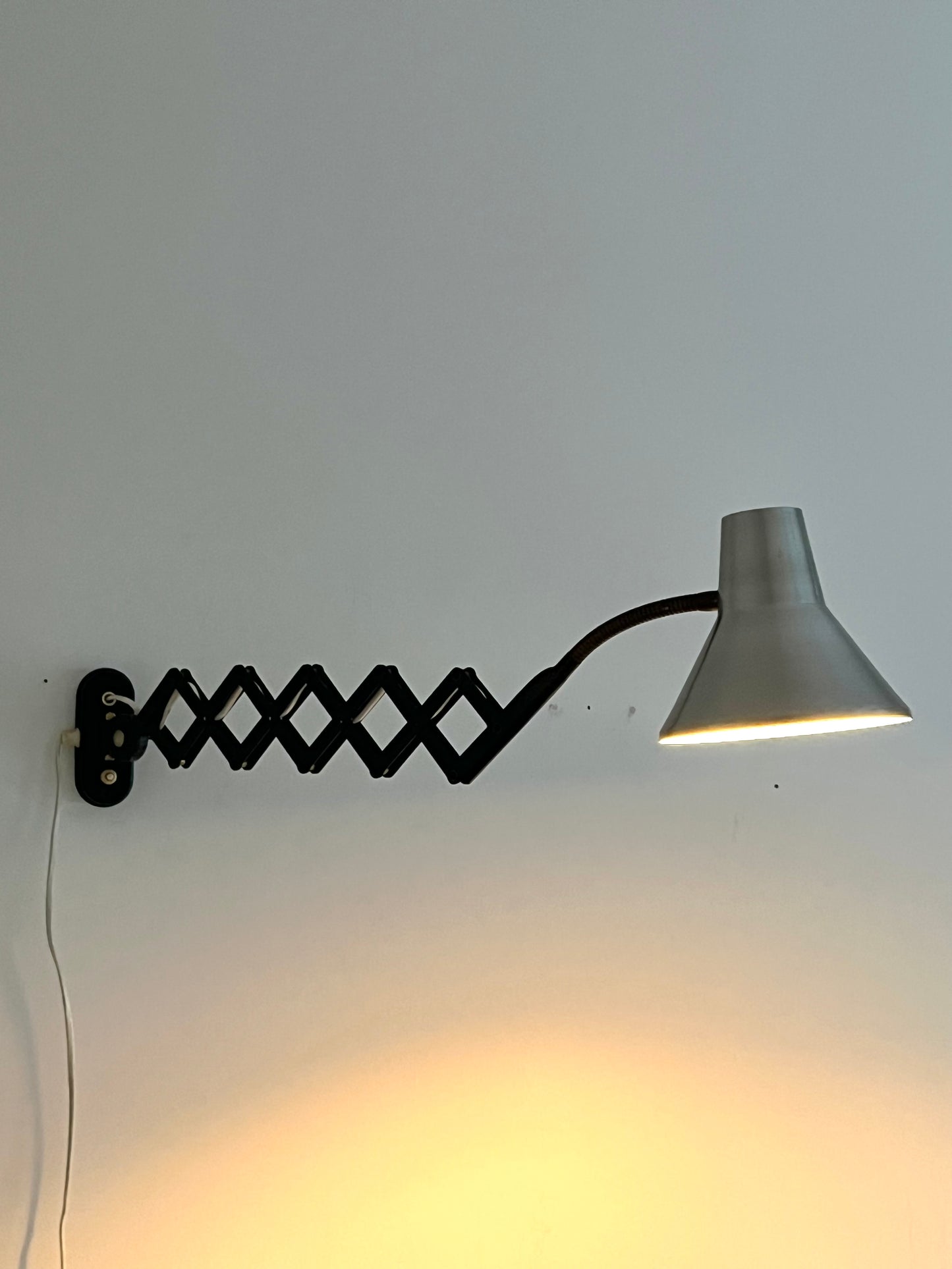 Mid Century Scissor Wall lamp