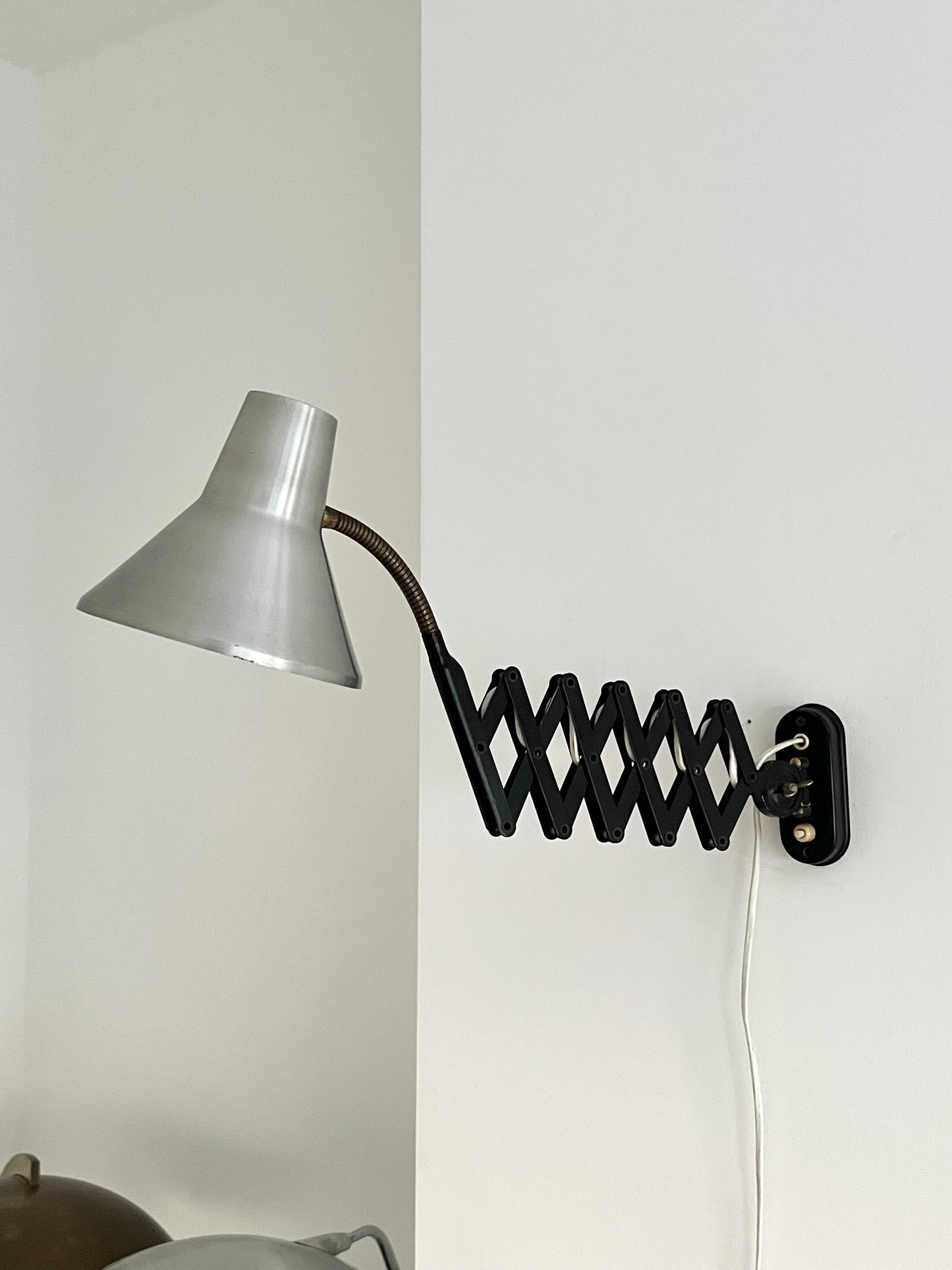 Mid Century Scissor Wall lamp