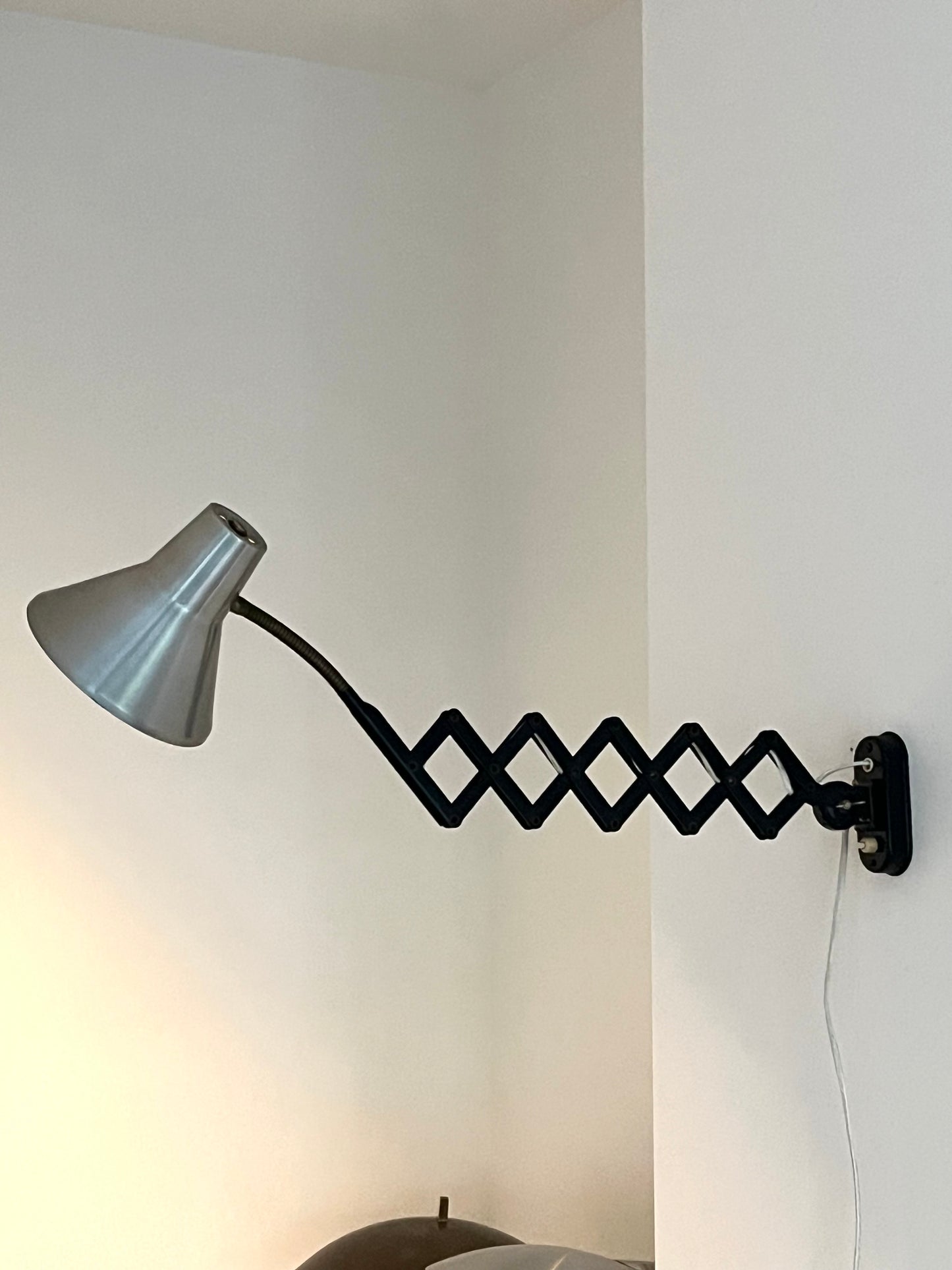 Mid Century Scissor Wall lamp