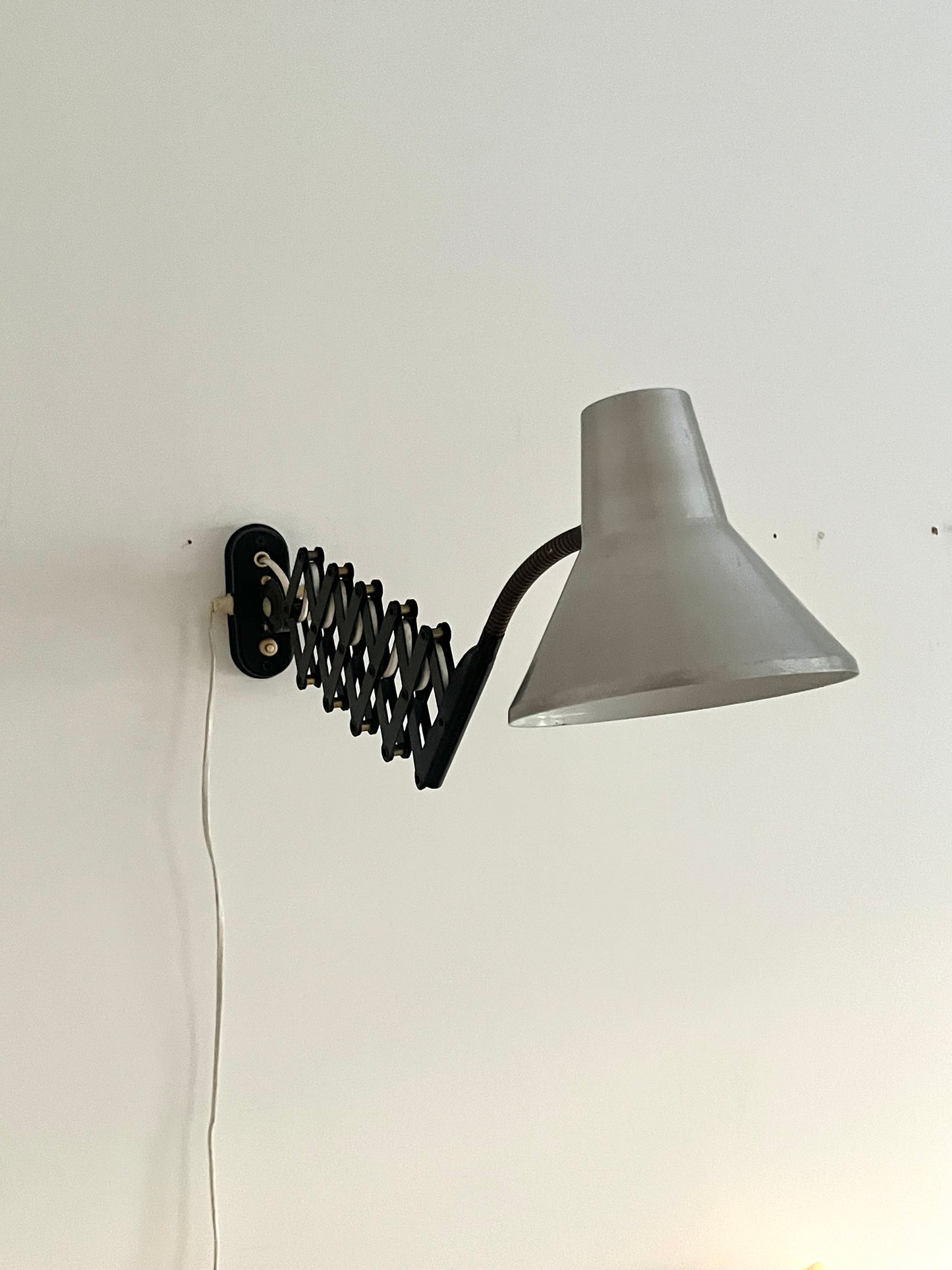Mid Century Scissor Wall lamp