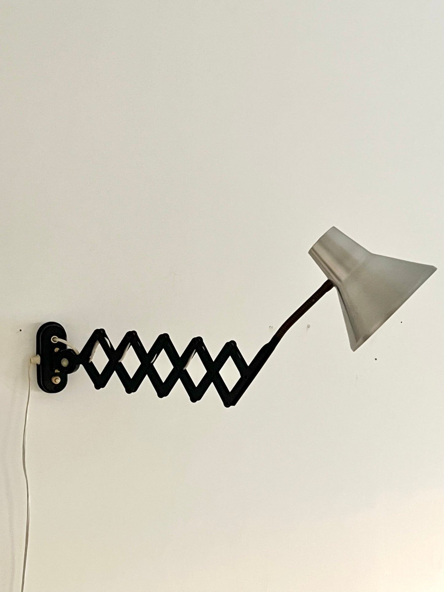 Mid Century Scissor Wall lamp