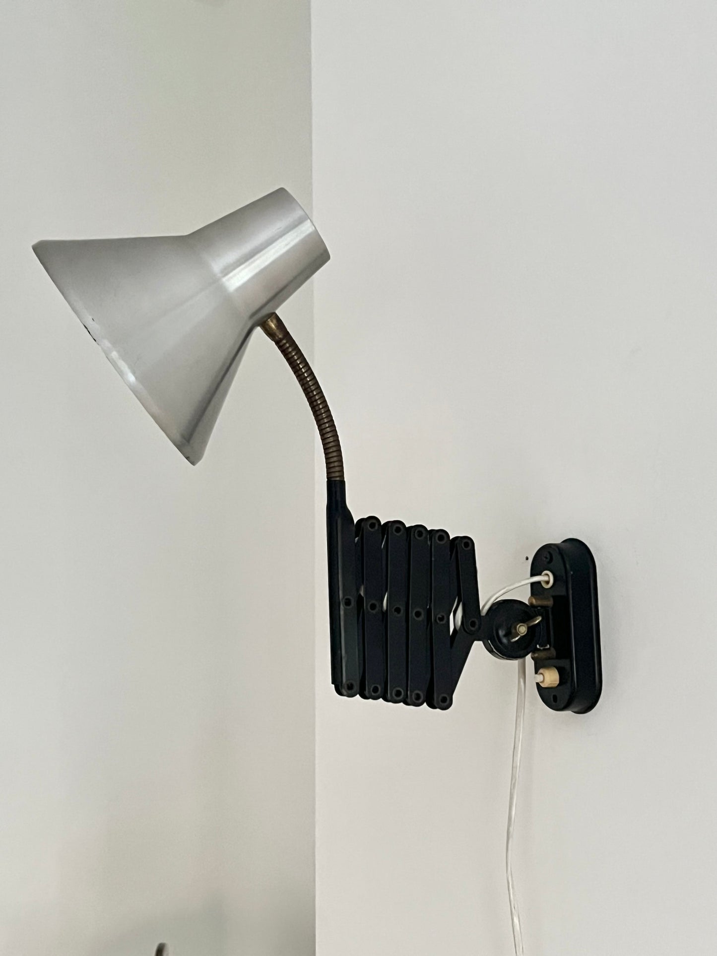 Mid Century Scissor Wall lamp