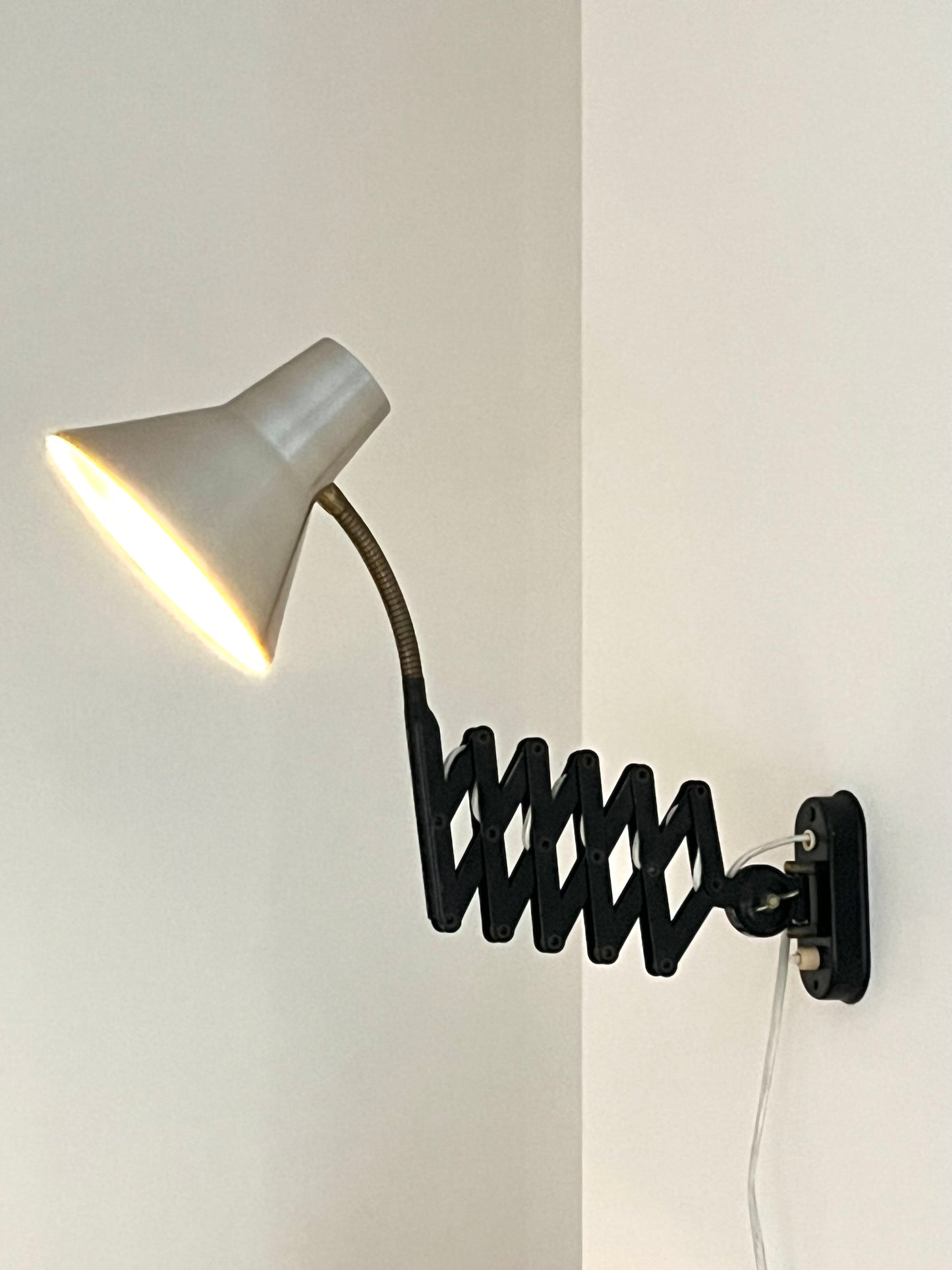 Mid Century Scissor Wall lamp