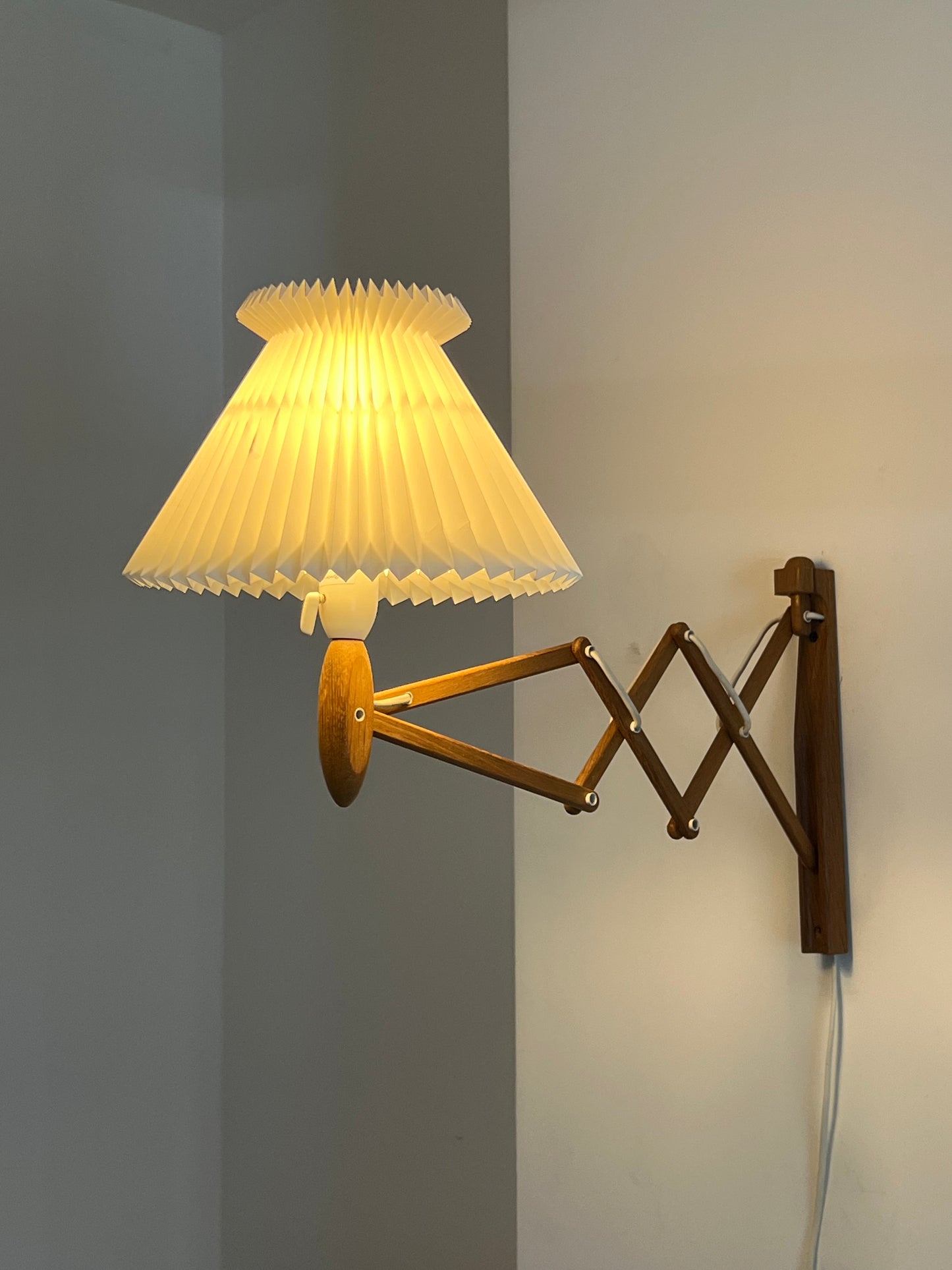 Le Klint 324 Scissor Wall Lamp