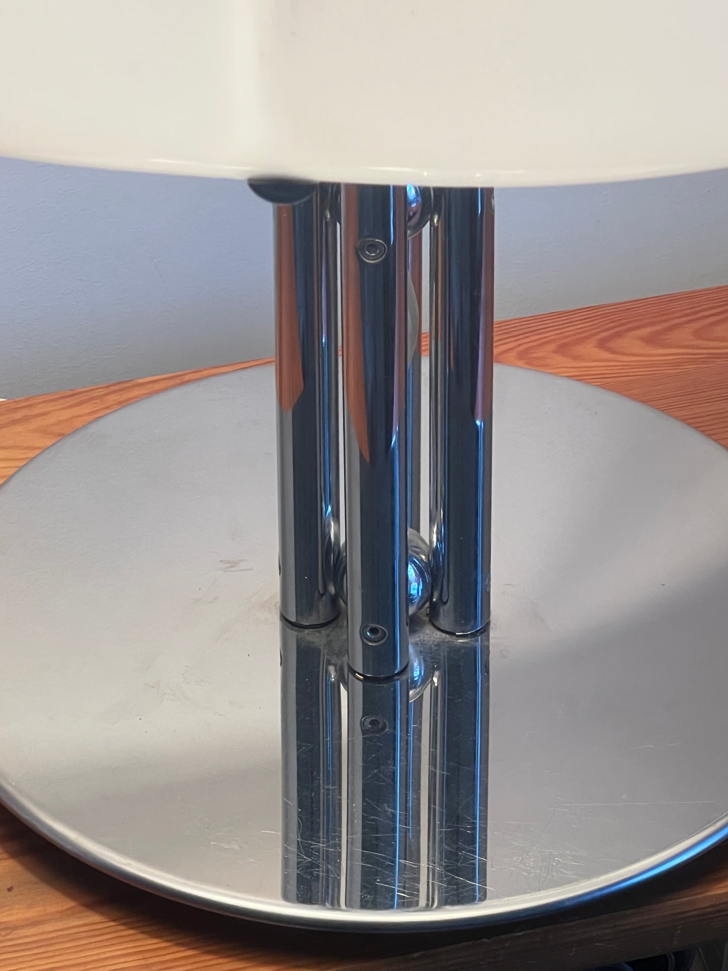 Mid-Century Modern Harvey Guzzini Quadrifoglio Table Lamp