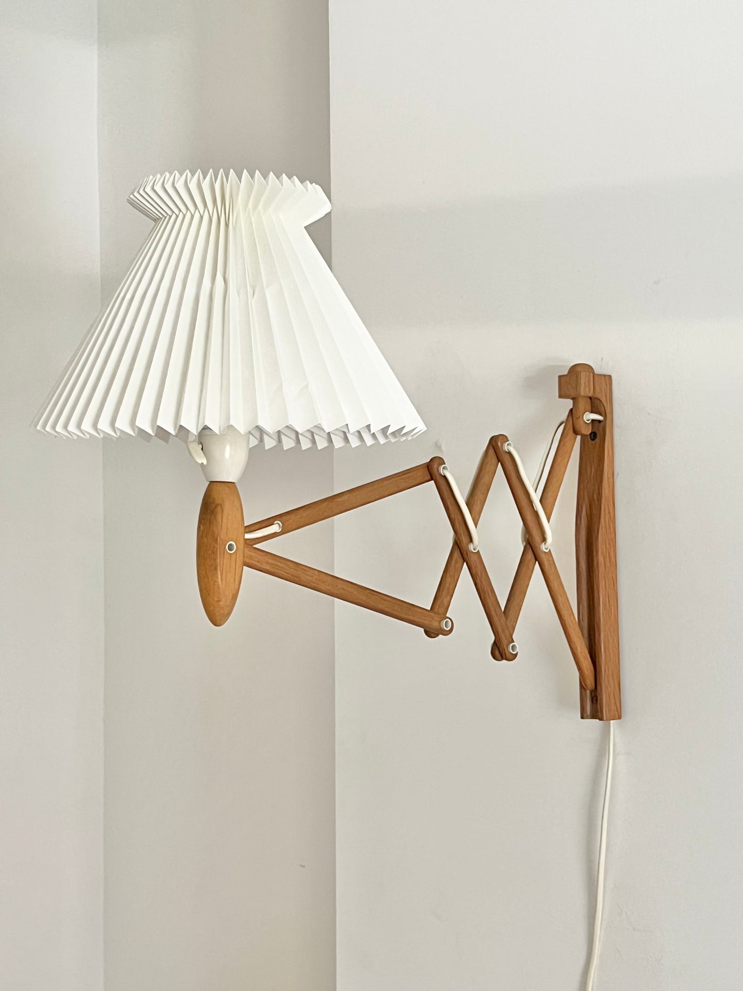Le Klint 324 Scissor Wall Lamp