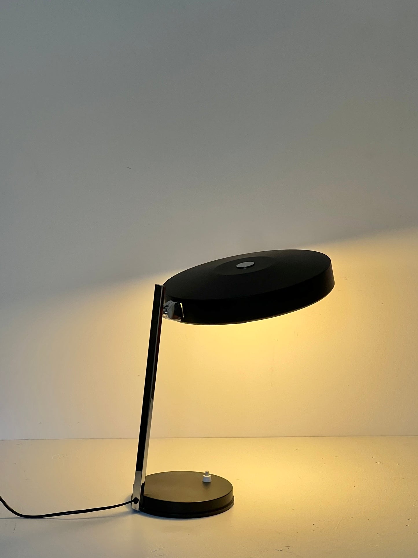 Mid Century Space Age President Table Lamp
