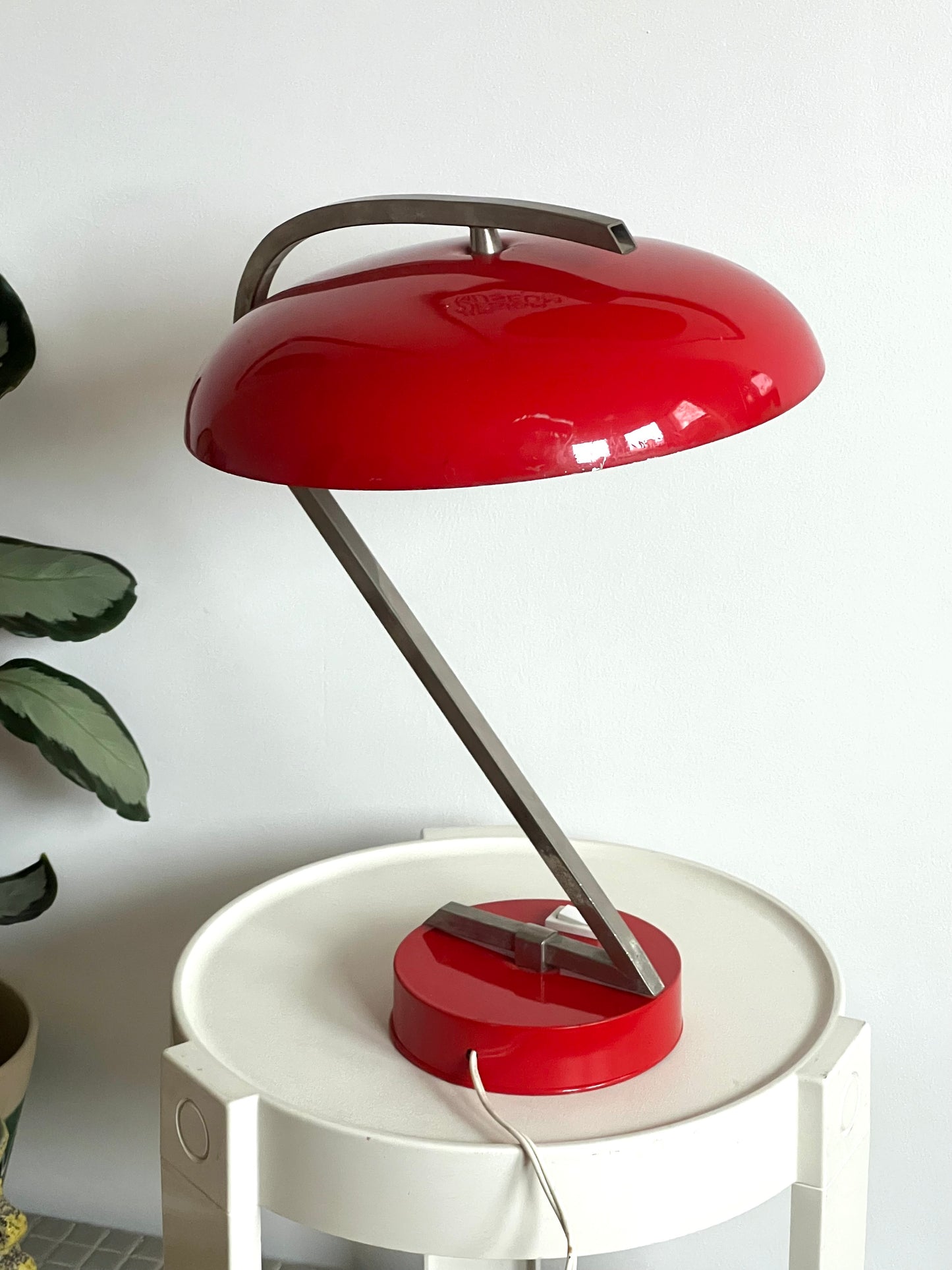 Mid Century Red UFO Saucer Table Lamp