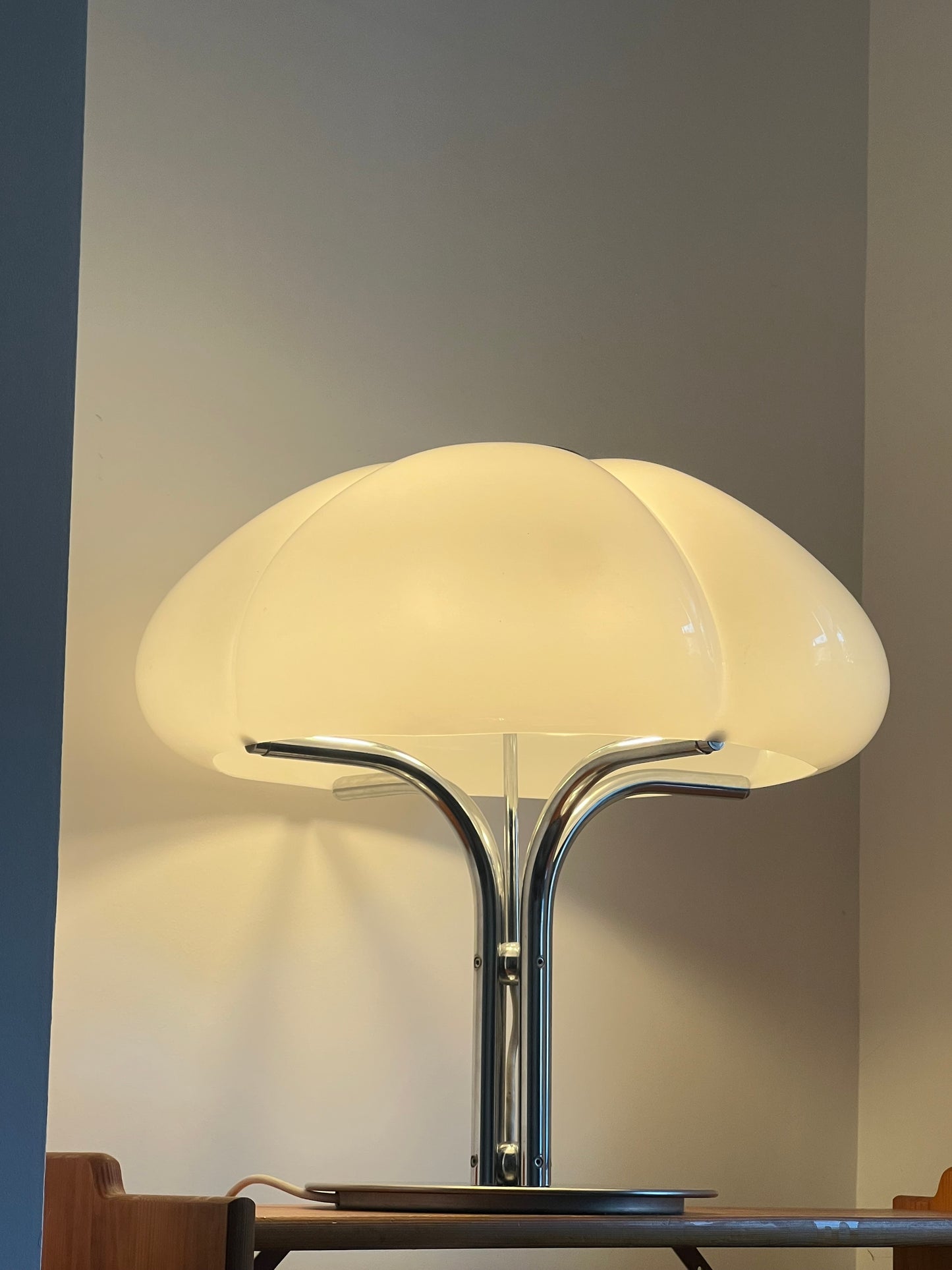 Mid-Century Modern Harvey Guzzini Quadrifoglio Table Lamp