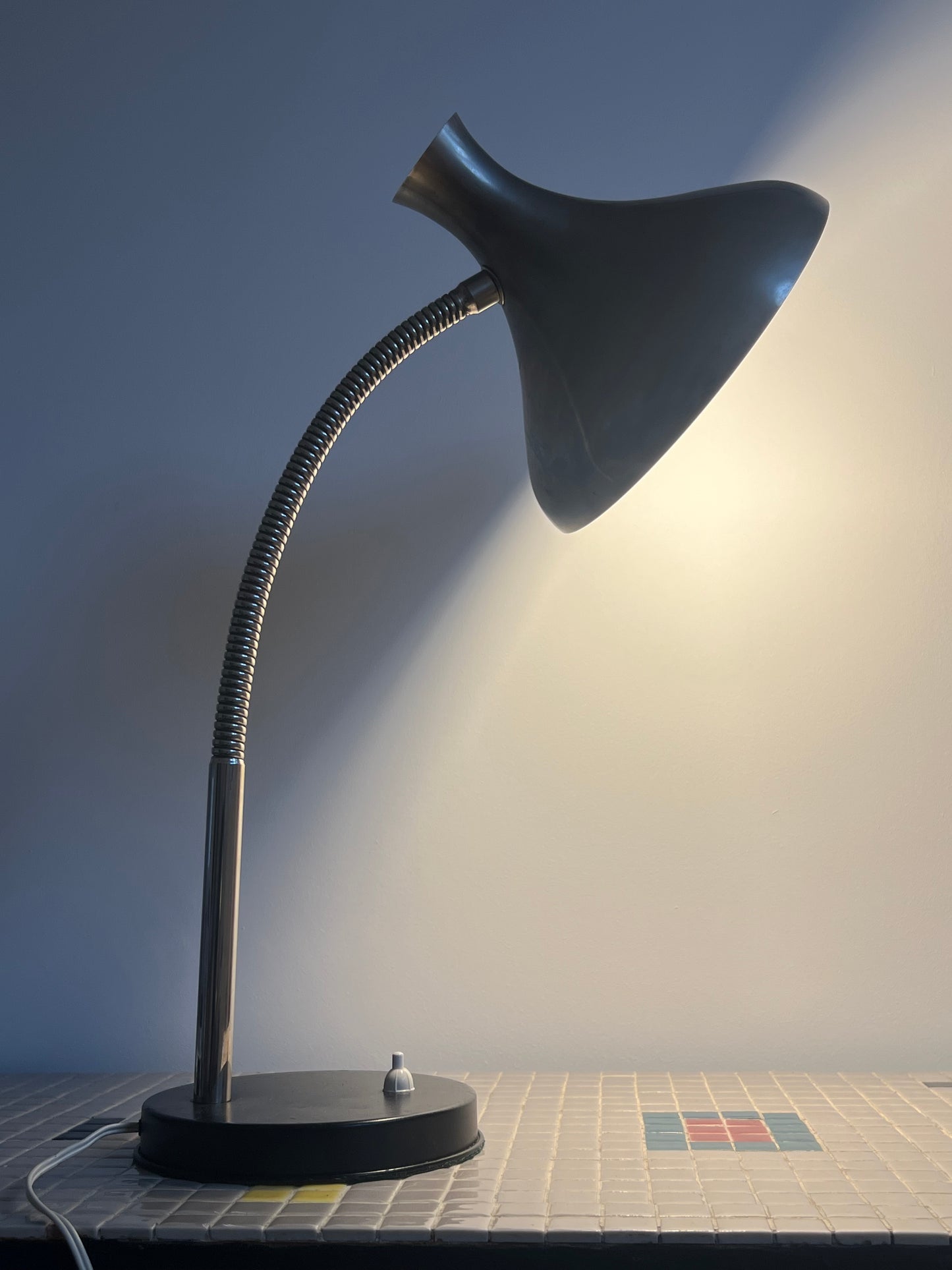 Mid Century Modern Diabolo Table lamp