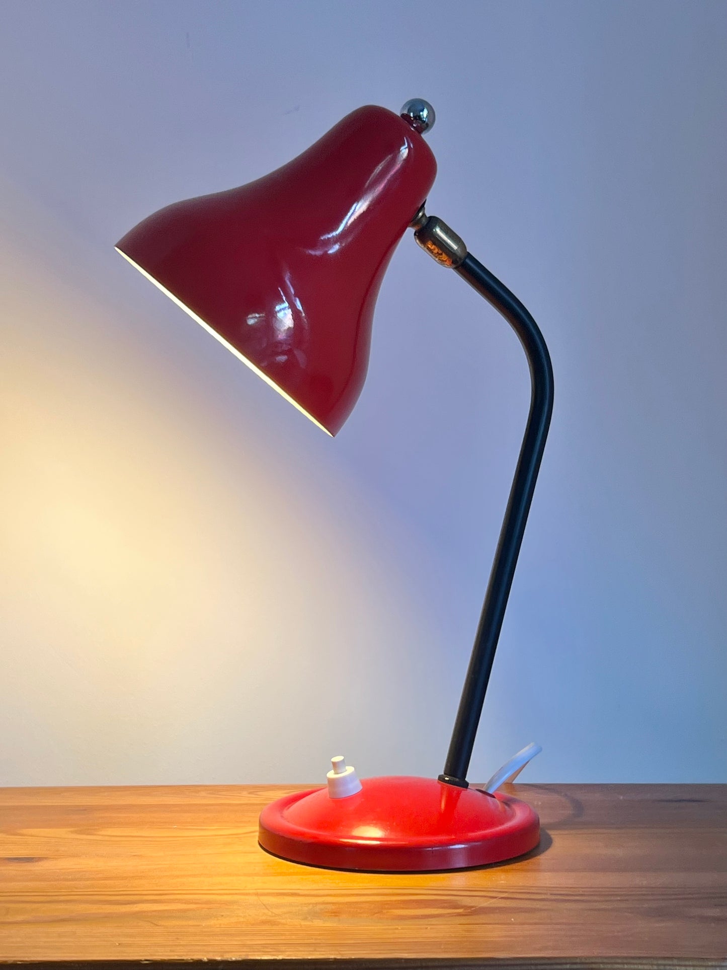 Vintage Mid Century Red Cocotte Desk Lamp