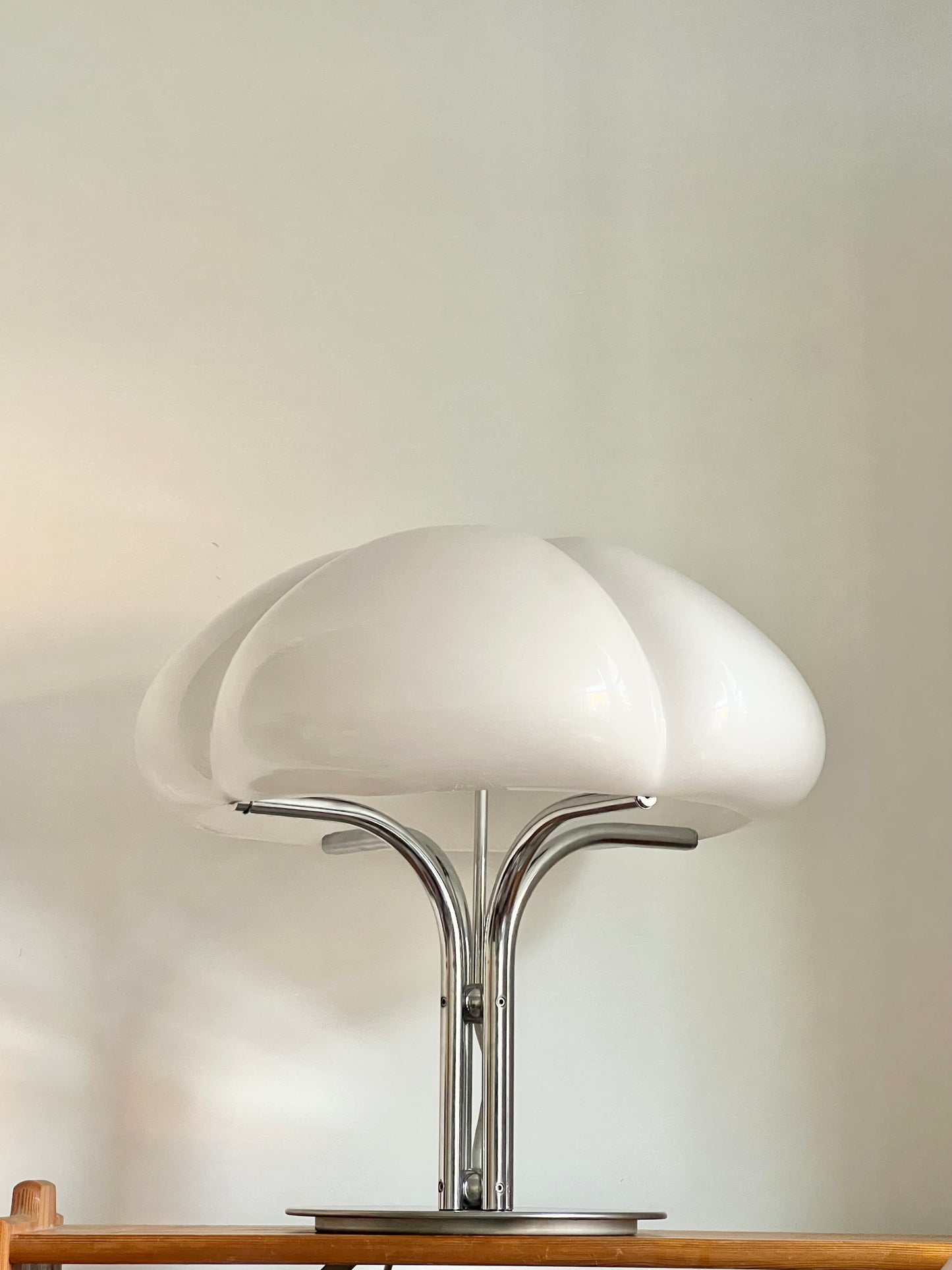 Mid-Century Modern Harvey Guzzini Quadrifoglio Table Lamp