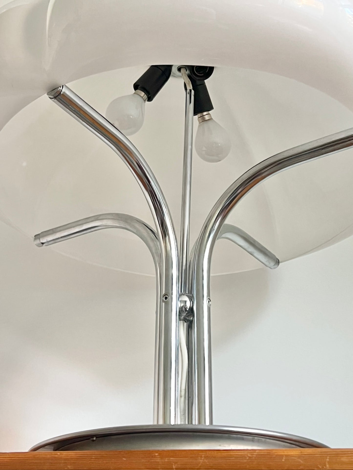 Mid-Century Modern Harvey Guzzini Quadrifoglio Table Lamp