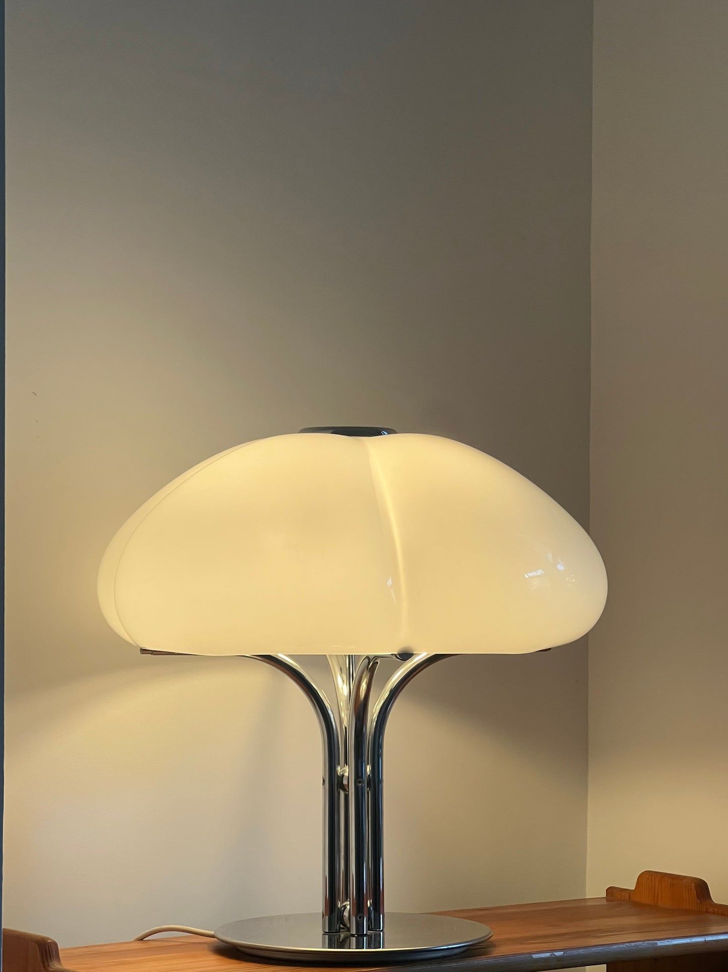 Mid-Century Modern Harvey Guzzini Quadrifoglio Table Lamp