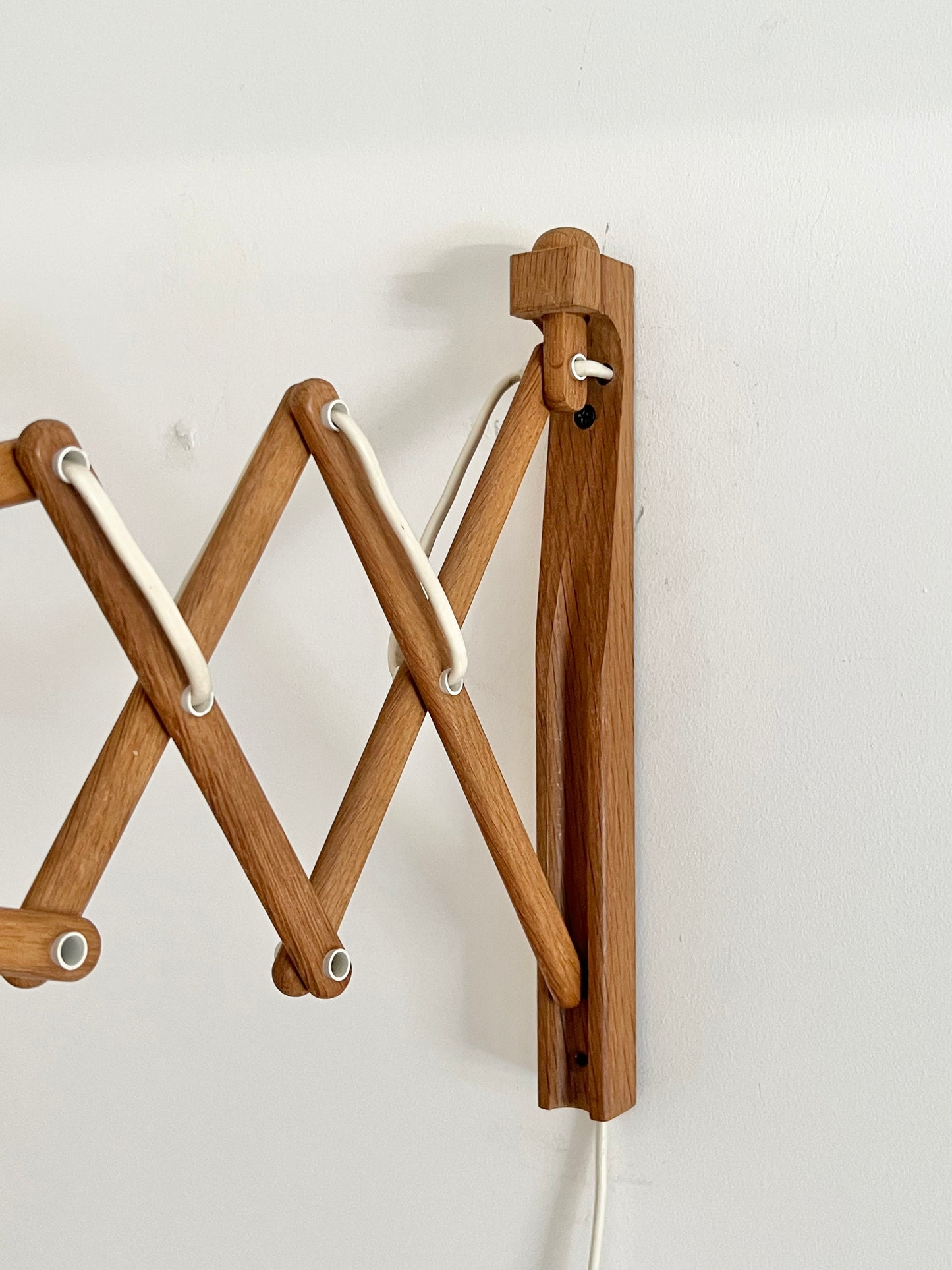 Le Klint 324 Scissor Wall Lamp