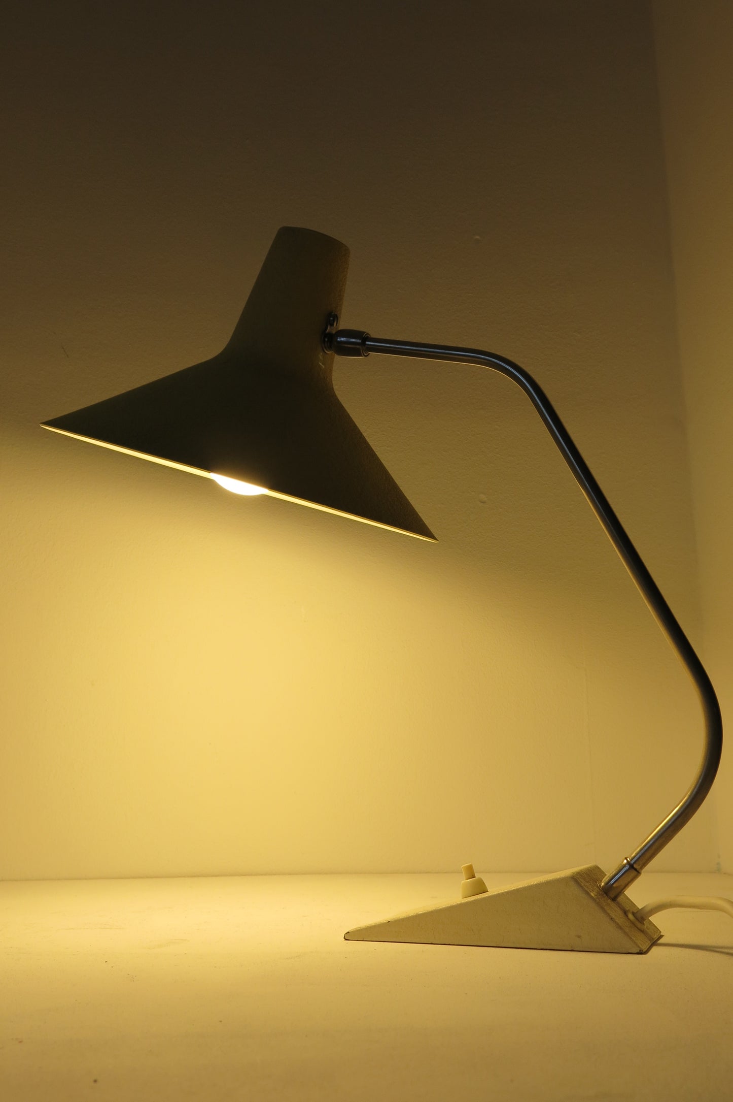 Type 63 Desk Lamp by SIS Leuchten