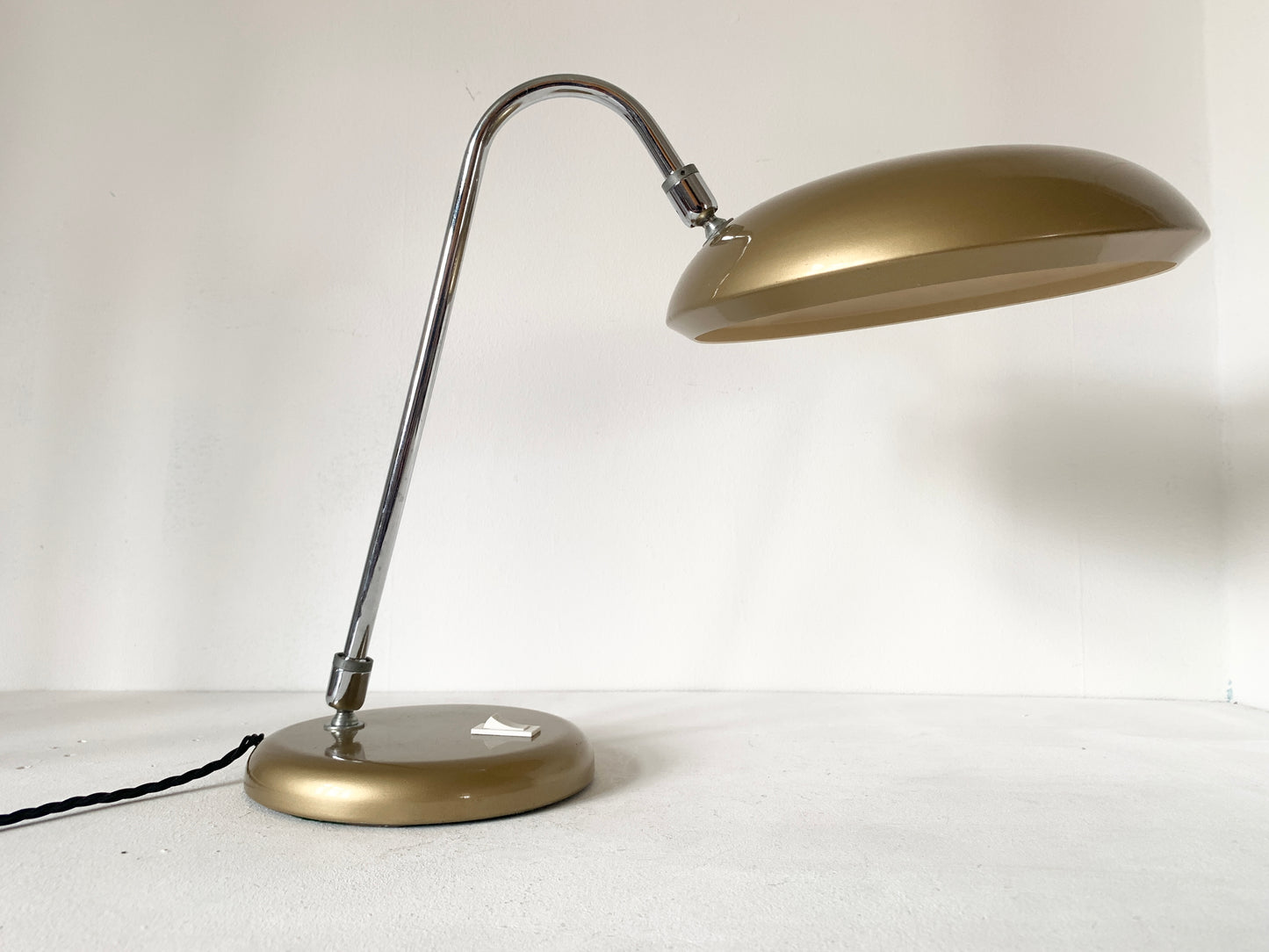 Cisne Table Lamp by Lupela