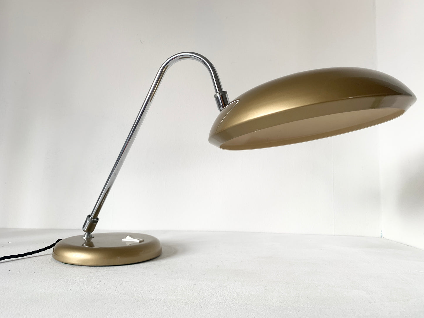 Cisne Table Lamp by Lupela